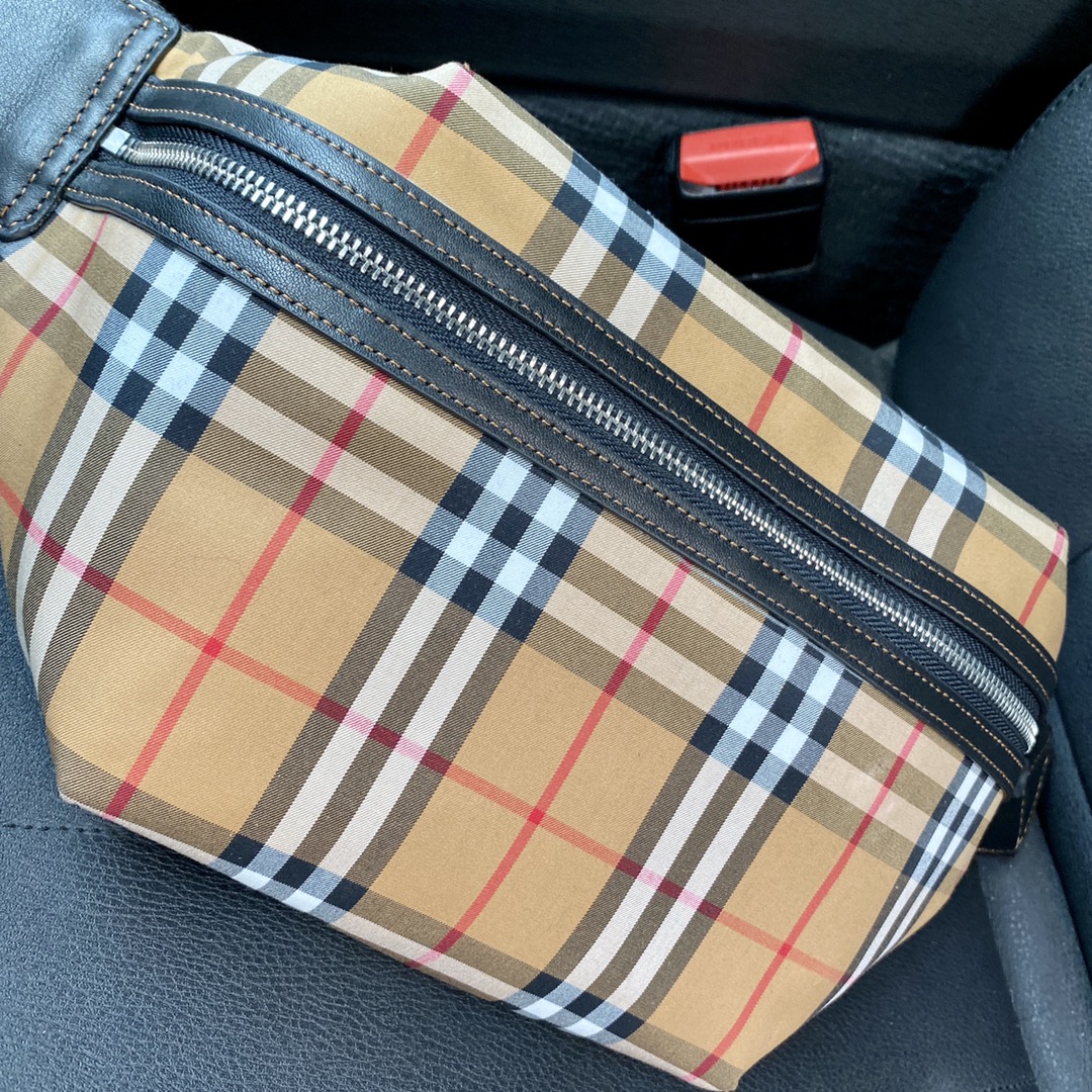 BURBERRY （バーバリー） ウエストバッグ 31X18X7CM-BRAND OFF
