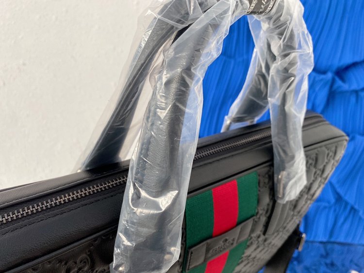 Gucci（グッチ）メンズハンドバッグ 39 x 29 cm-BRAND OFF