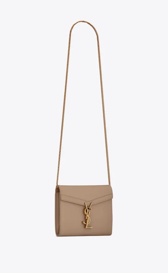 【Saint Laurent】✨今季のトレンド！★オードリー亜谷香さん愛用★カサンドラ チェーンウォレット（グレイン ド プードル エンボス-BRAND OFF