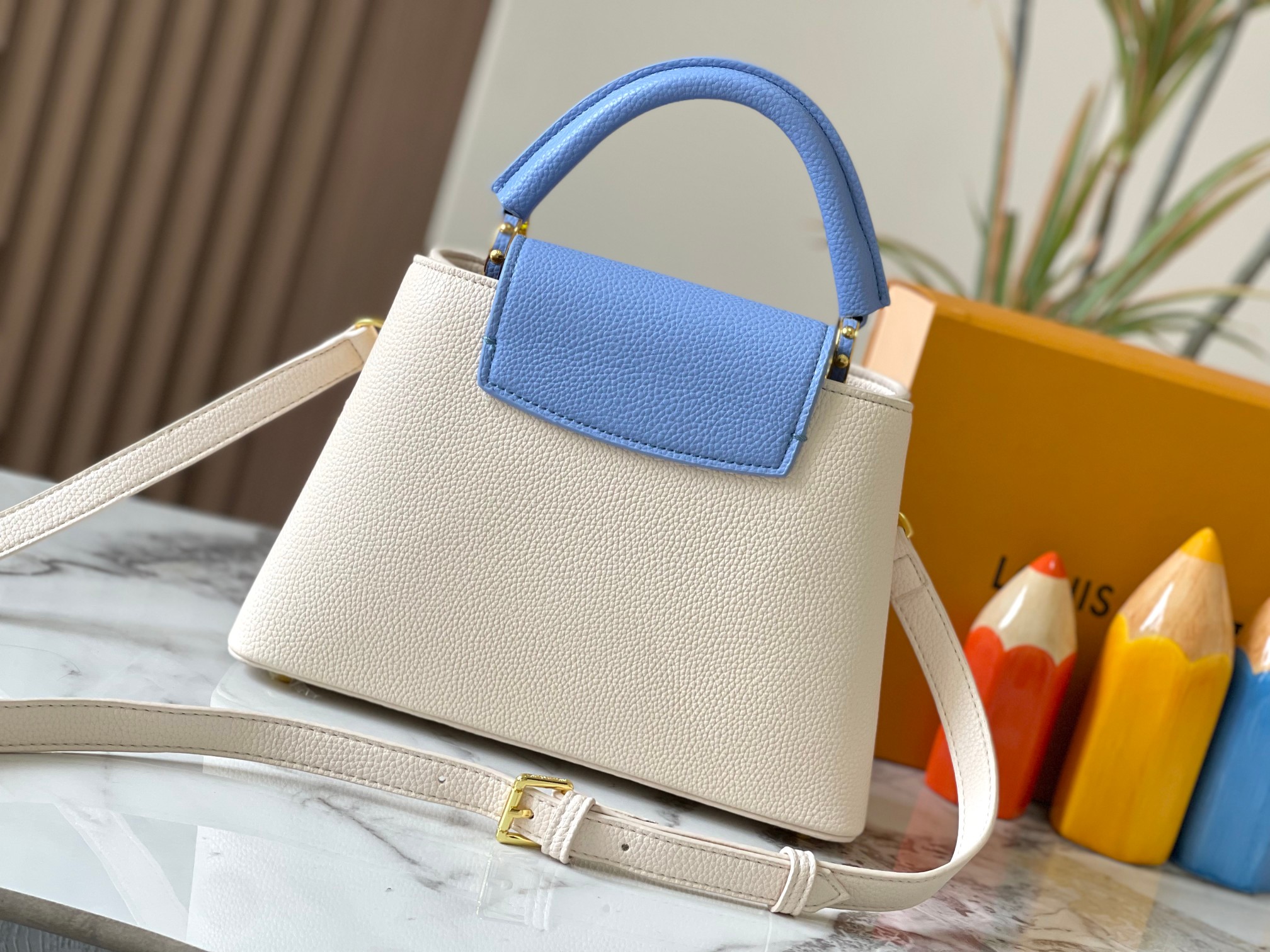 LOUIS VUITTON ルイヴィトン CAPUCINES クロスボディバッグ-BRAND OFF