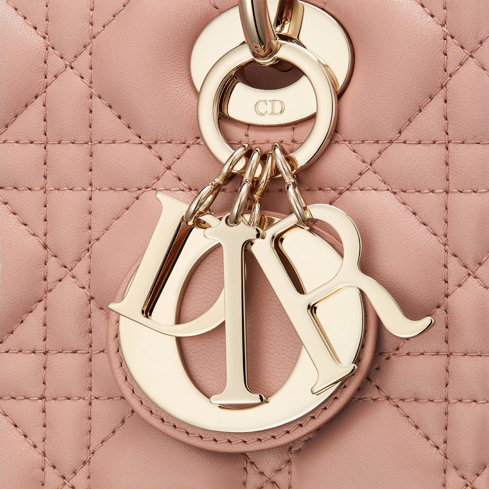 ⚡絶好の機会をお見逃しなく！雑誌掲載！【DIOR】 LADY DIOR ミディアムバッグ-BRAND OFF