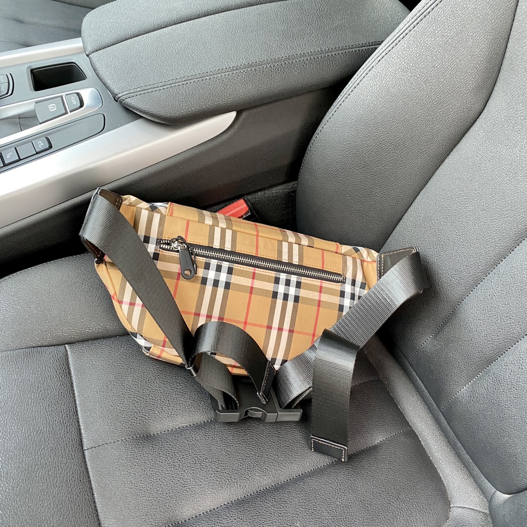 BURBERRY （バーバリー） ウエストバッグ 31X18X7CM-BRAND OFF