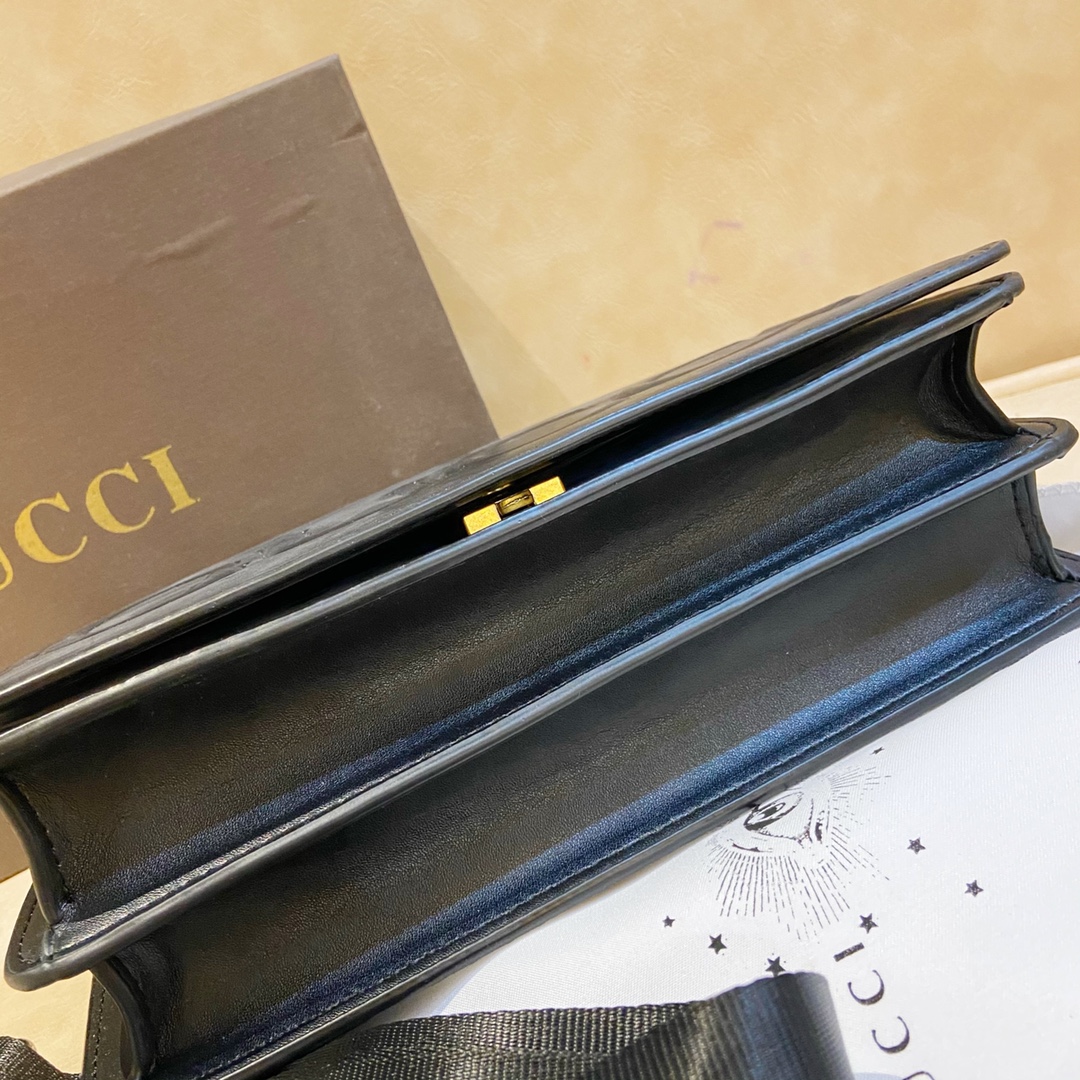GUCCI〔グッチ〕クロスボディバッグ-BRAND OFF