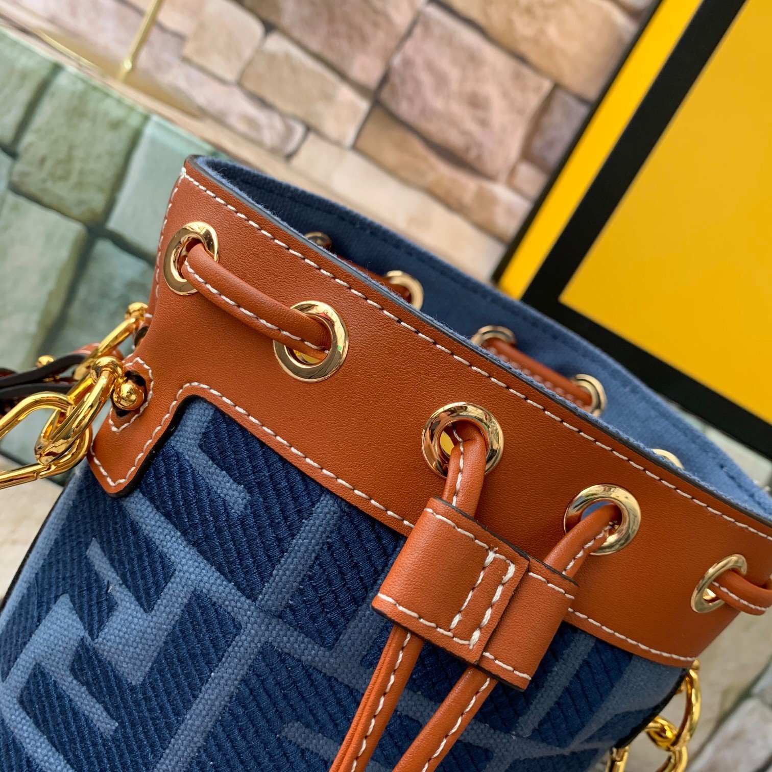 FENDI（フェンディ） メッセンジャーバッグ18X12X10CM-BRAND OFF