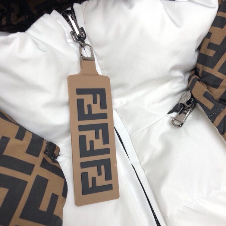 FENDI（フェンディ） ダウンジャケット、ご好評に付き再入荷！-BRAND OFF