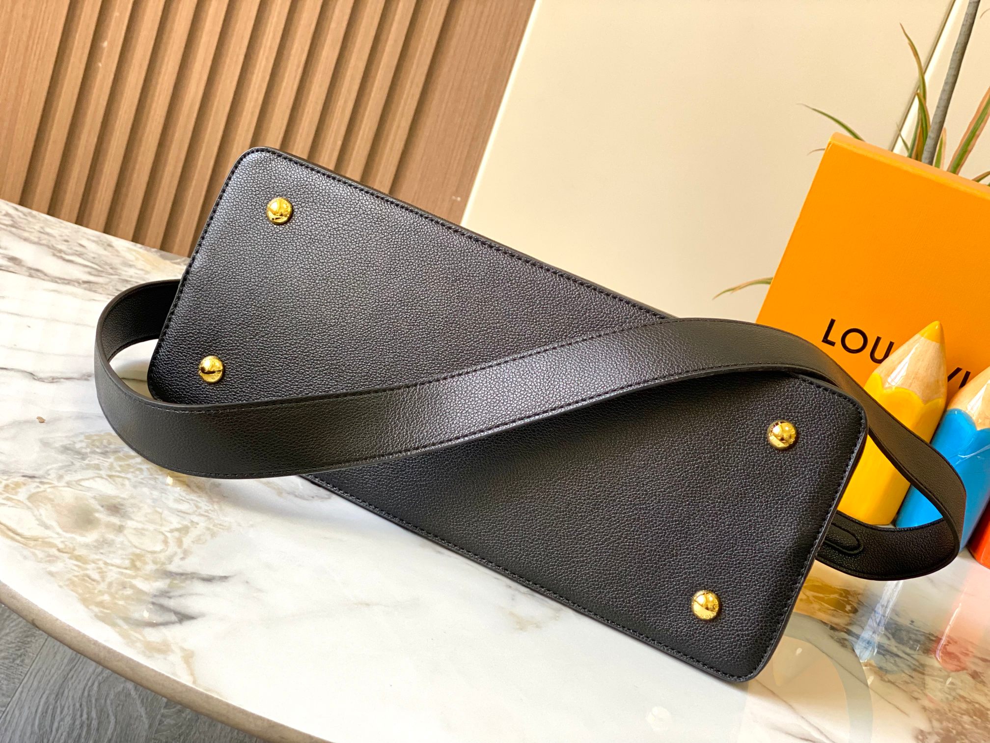 LOUIS VUITTON ルイヴィトン CapucinesSouple クロスボディバッグ M24607-BRAND OFF