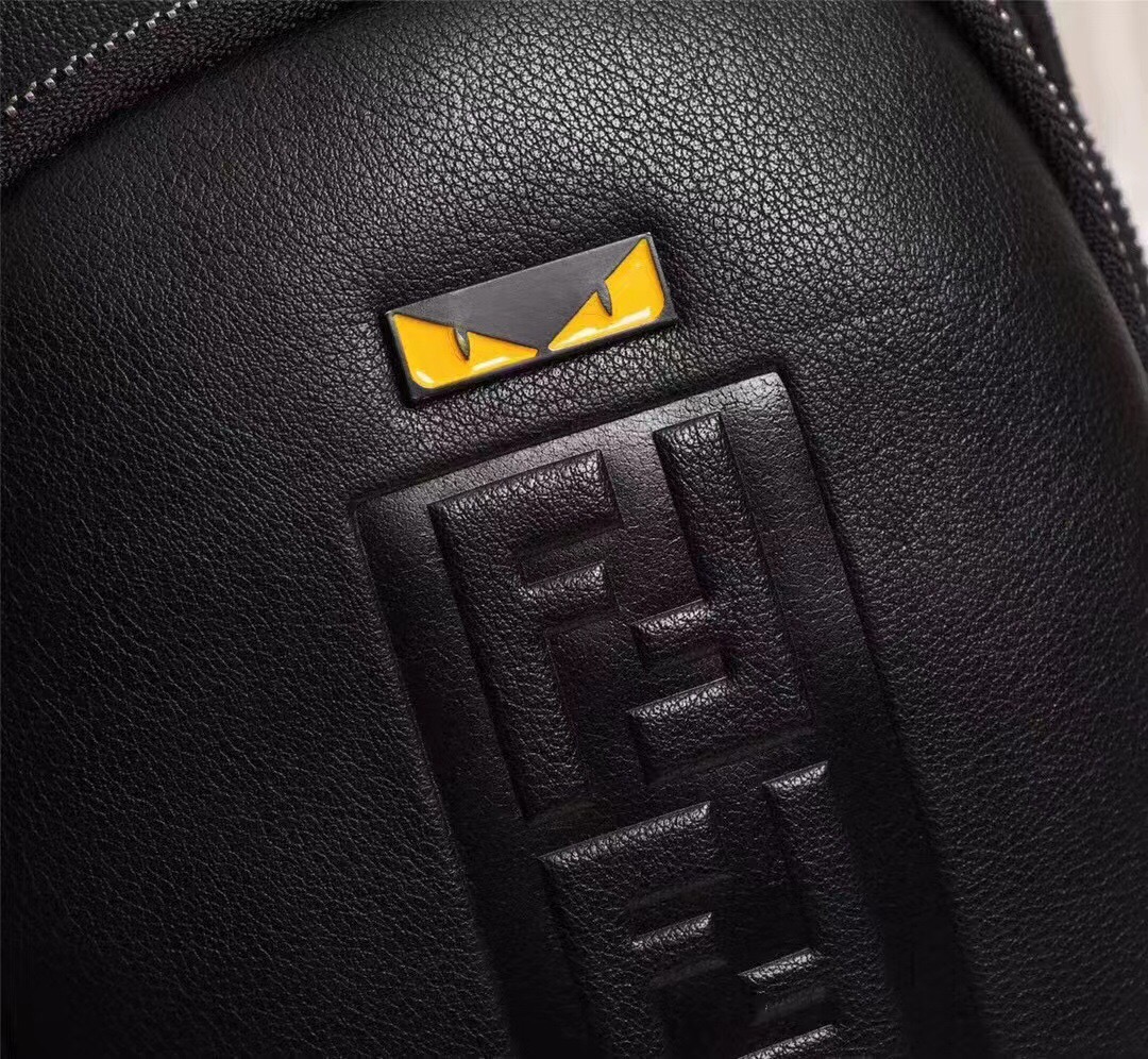 【FENDI 公式 旗艦店】フェンディ チェストバッグ 当日出荷 好評に付き再入荷！30*17*6CM-BRAND OFF