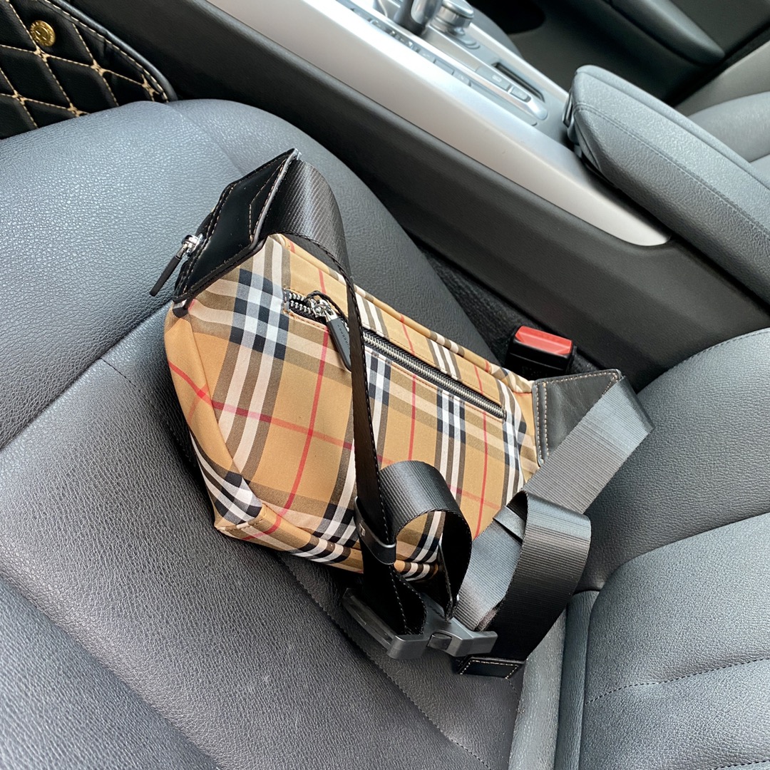 BURBERRY （バーバリー） ウエストバッグ 31X18X7CM-BRAND OFF