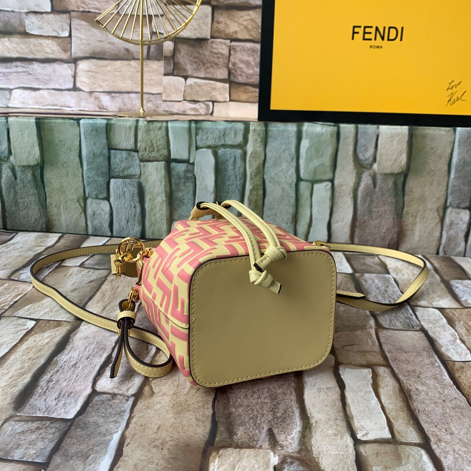 FENDI（フェンディ） メッセンジャーバッグ18X12X10CM-BRAND OFF