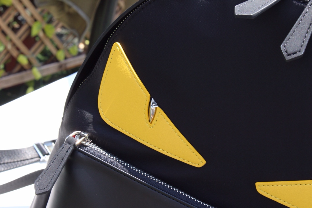 【FENDI 公式 旗艦店】フェンディ リュックサック 当日出荷 好評に付き再入荷！38*35*14CM-BRAND OFF
