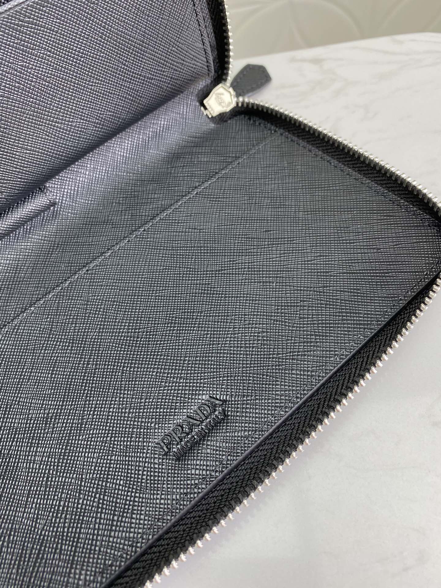 PRADA（プラダ） 財布 21x12cm