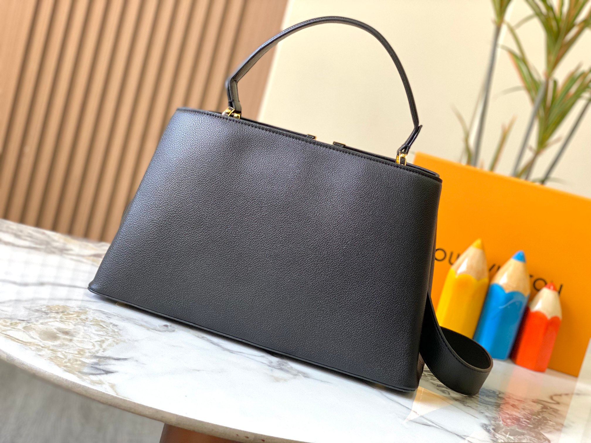 LOUIS VUITTON ルイヴィトン CapucinesSouple クロスボディバッグ M24607-BRAND OFF