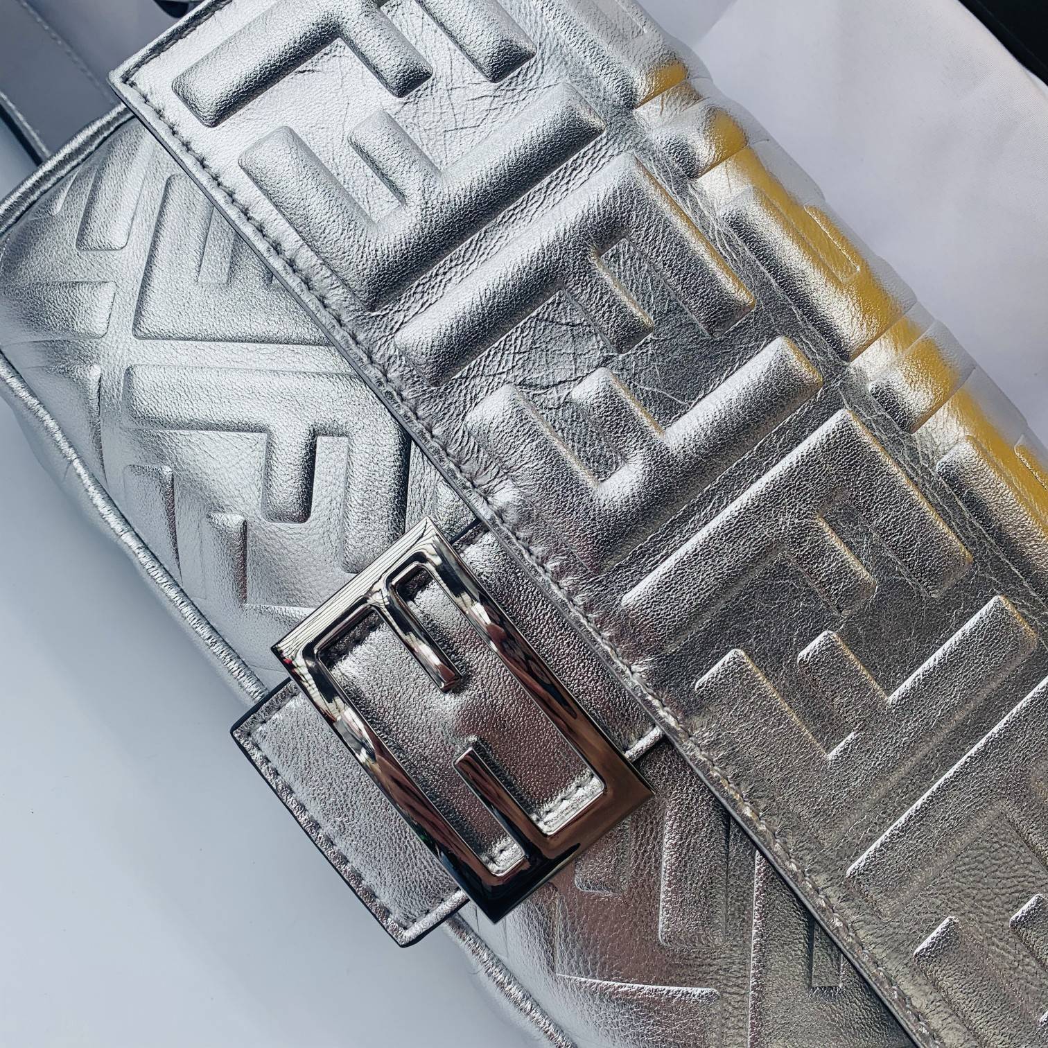 FENDI（フェンディ） メッセンジャーバッグ 26X14X4 CM-BRAND OFF