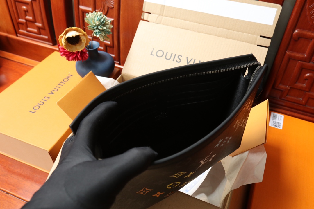 LOUIS VUITTON（ルイヴィトン）POCHETTE VOYAGE クラッチバッグ M61692-BRAND OFF