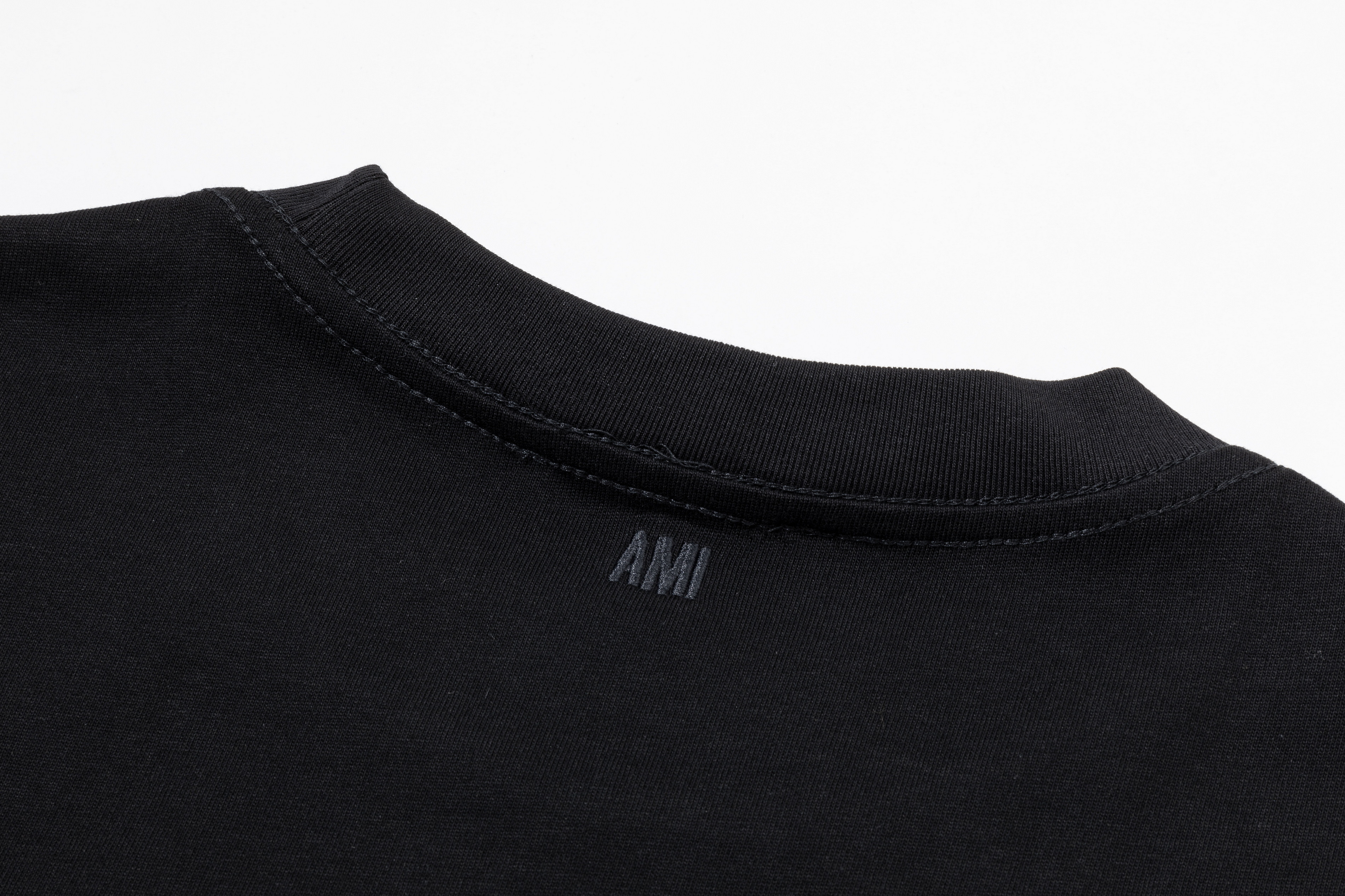 AMI PARIS アミ パリス2026年夏新作 ゆったりとした万能ハート柄ピュアコットンTシャツ（男女兼用）