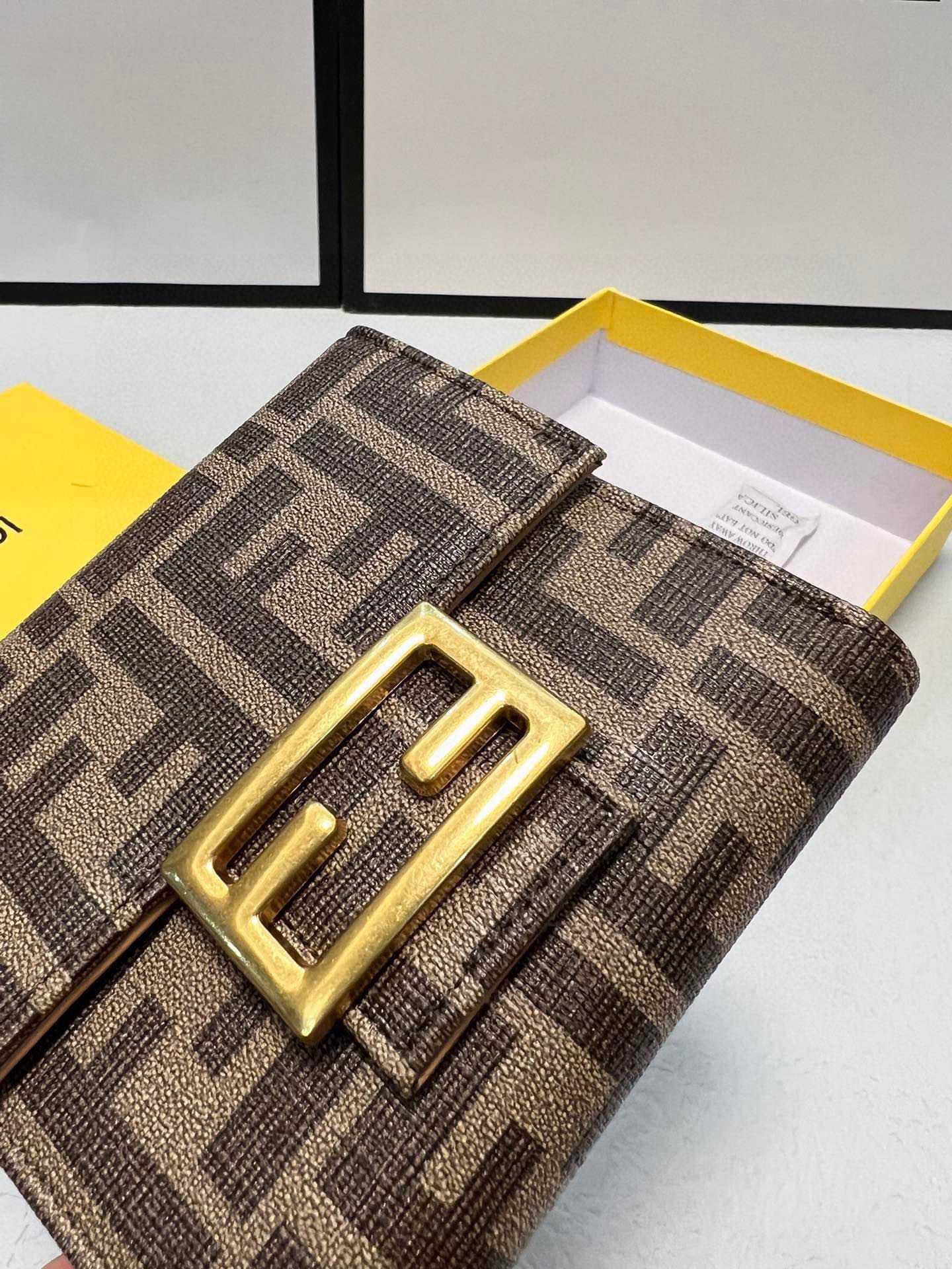 【FENDI 公式 旗艦店】フェンディ 財布 当日出荷 好評に付き再入荷！11*10CM-BRAND OFF