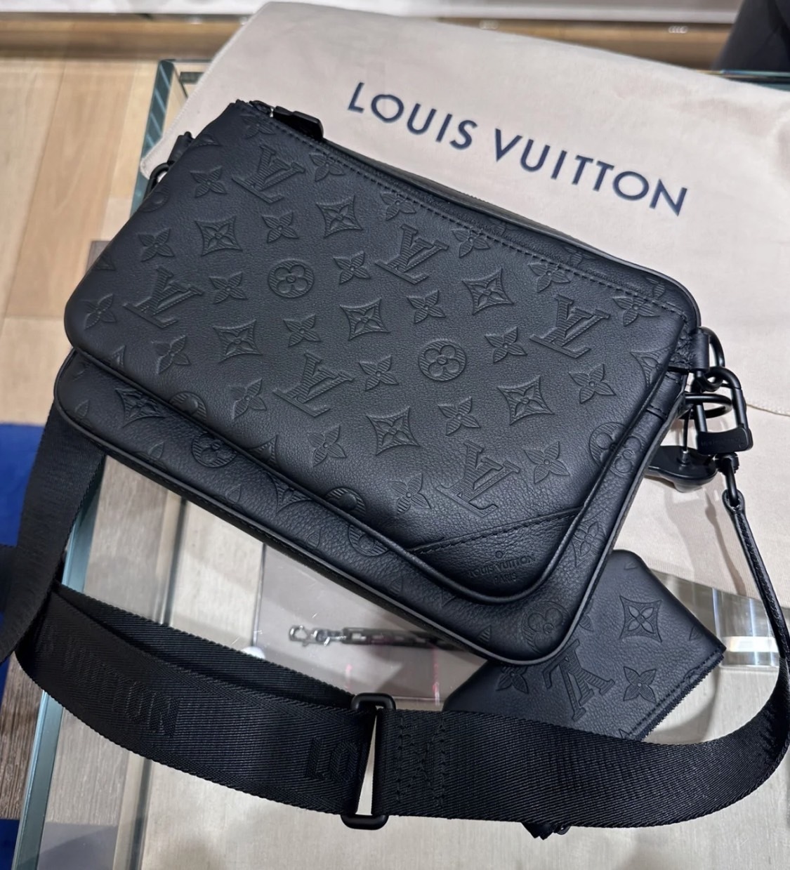 《クールでお洒落！！》Louis Vuitton トリオ・メッセンジャー-BRAND OFF