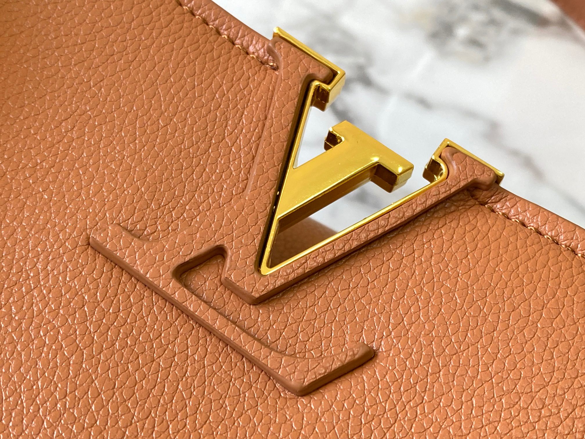LOUIS VUITTON ルイヴィトン CapucinesSouple クロスボディバッグ M24607-BRAND OFF