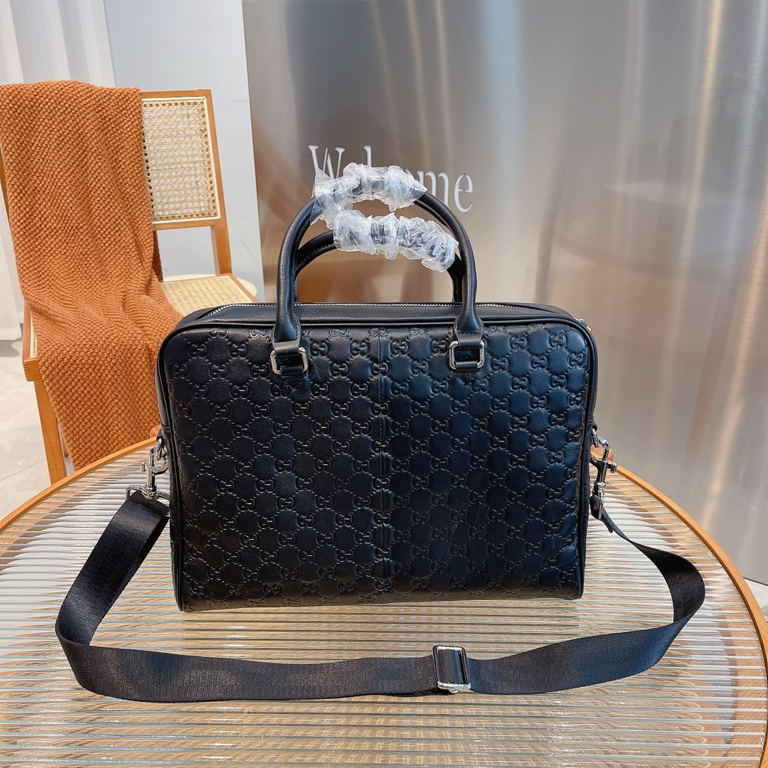 GUCCI(グッチ) ショルダーメッセンジャーバッグ-BRAND OFF