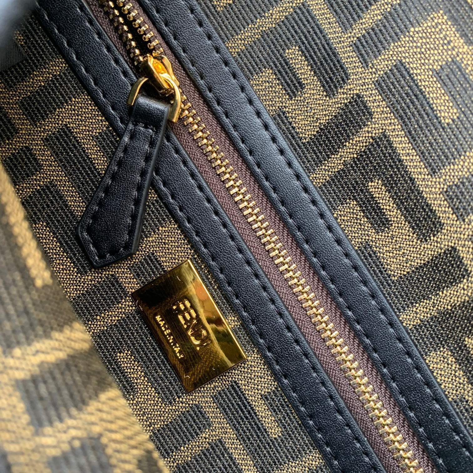FENDI（フェンディ） メッセンジャーバッグ 26X14X4 CM-BRAND OFF