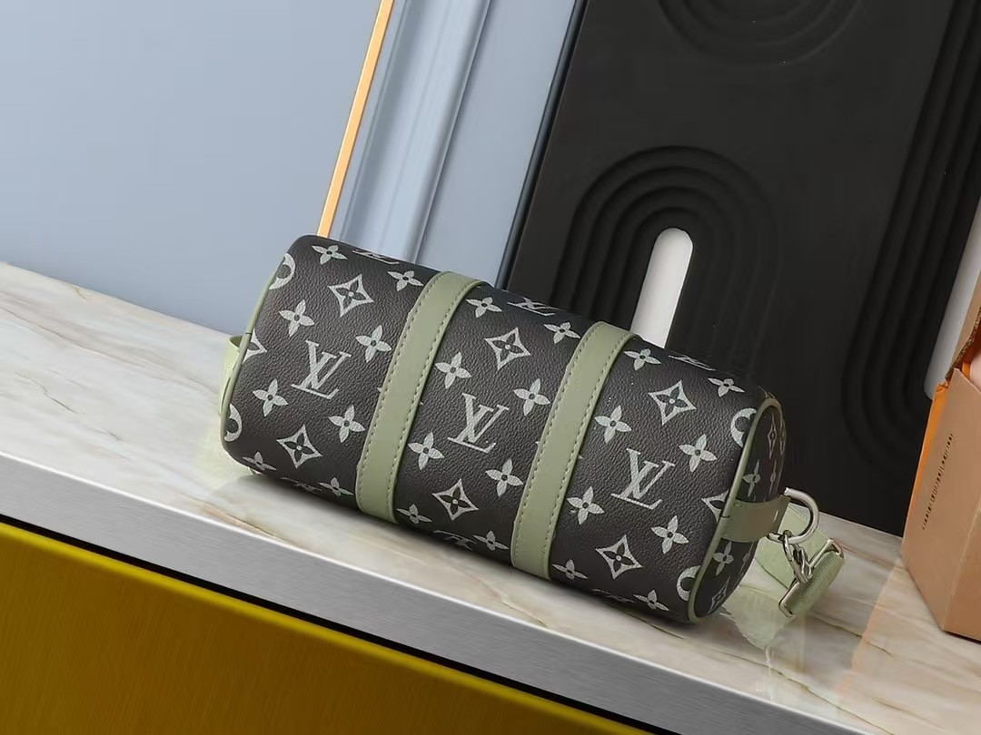 【コンパクトでお洒落♪】LV★キーポル・バンドリエール 25 M11591-BRAND OFF
