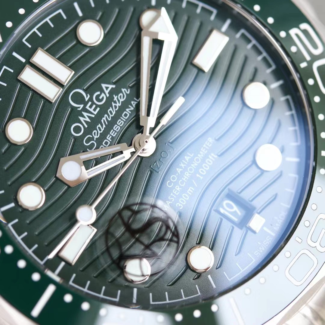 Omega Seamaster Diver 300M Co-Axial Master Chronometer 210.30.42.20.10.001-BRAND OFF