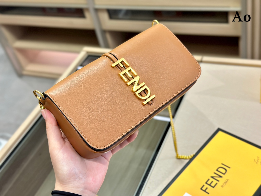 【FENDI 公式 旗艦店】 フェンディ ショルダーバッグ 当日出荷 好評に付き再入荷！21*13CM-BRAND OFF