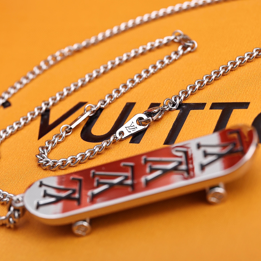 Louis Vuitton （ルイヴィトン）スケートボードのネックレス-BRAND OFF