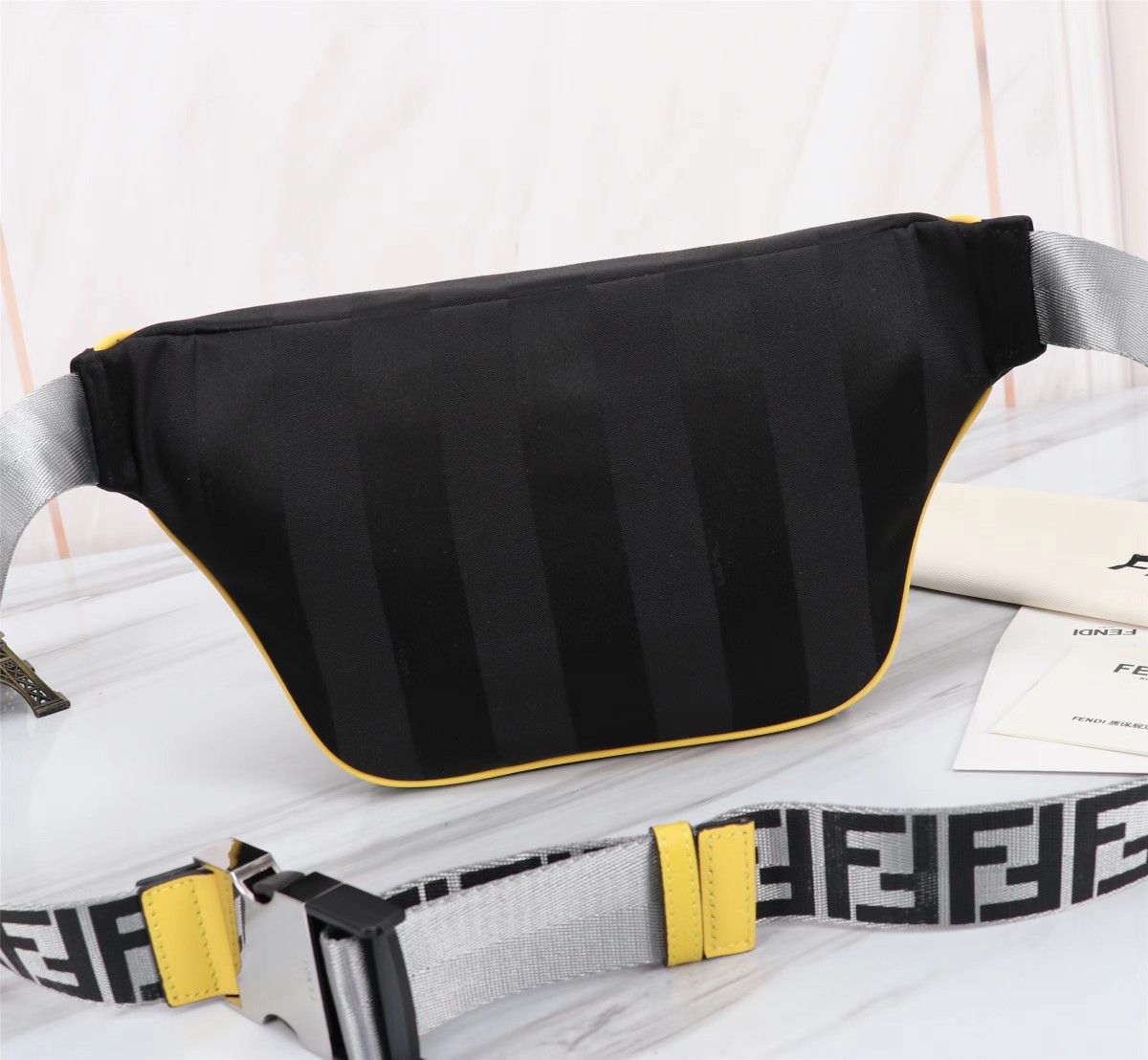 【FENDI公式 旗艦店】 フェンディ チェストバッグ 当日出荷 好評に付き再入荷！18*20*7CM-BRAND OFF