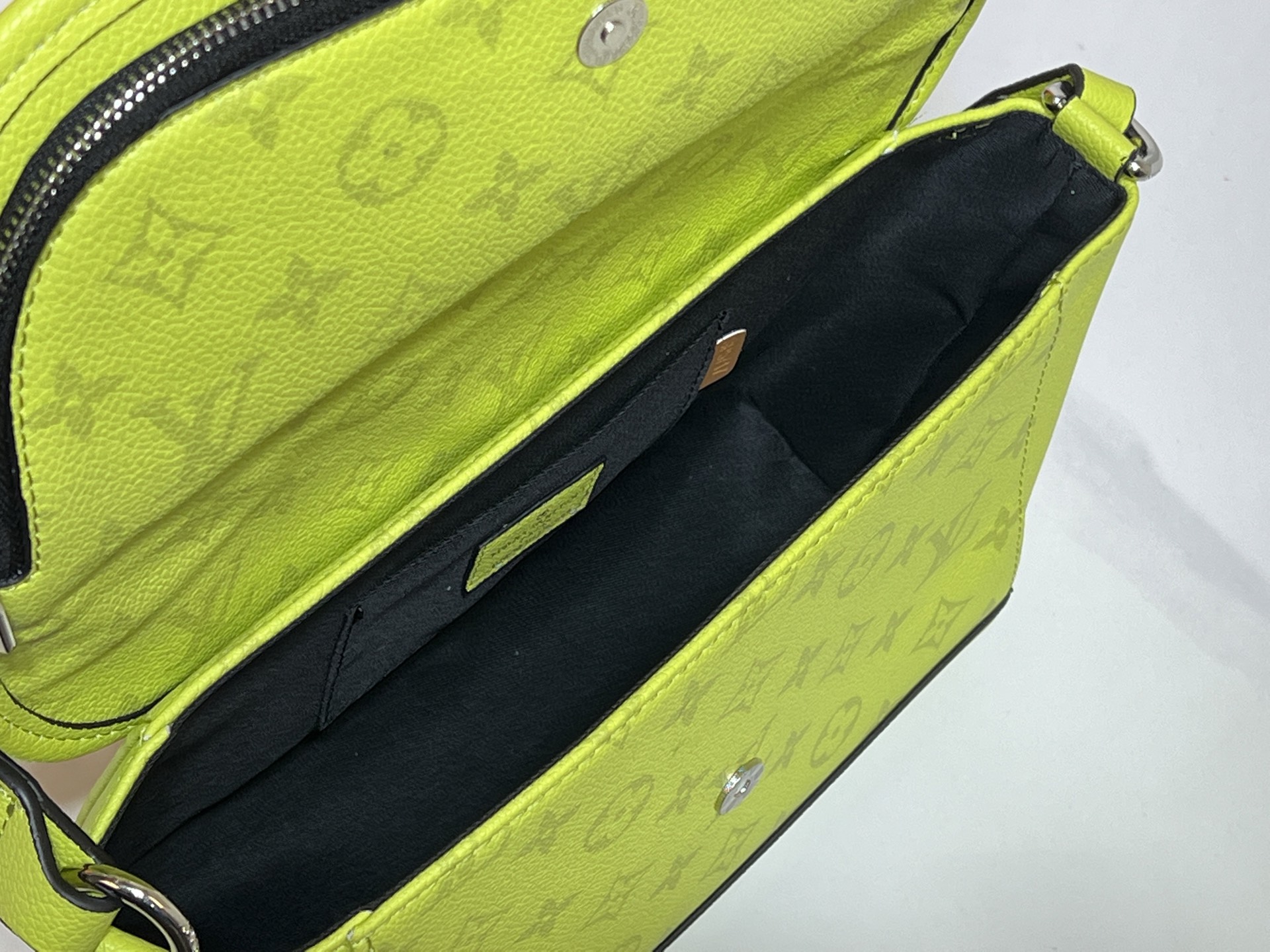 LOUIS VUITTON ルイヴィトン PULSE ショルダーバッグ M14079-BRAND OFF