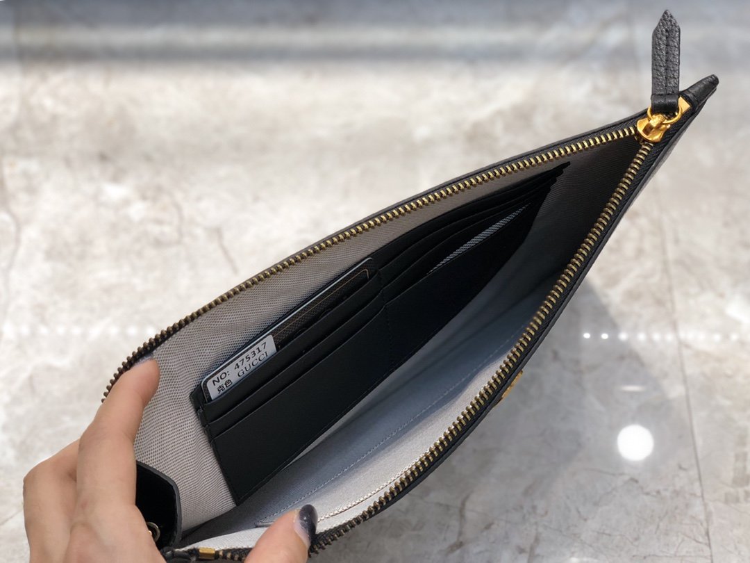 Gucci（グッチ）クラッチバッグ 30x20x1.5cm-BRAND OFF