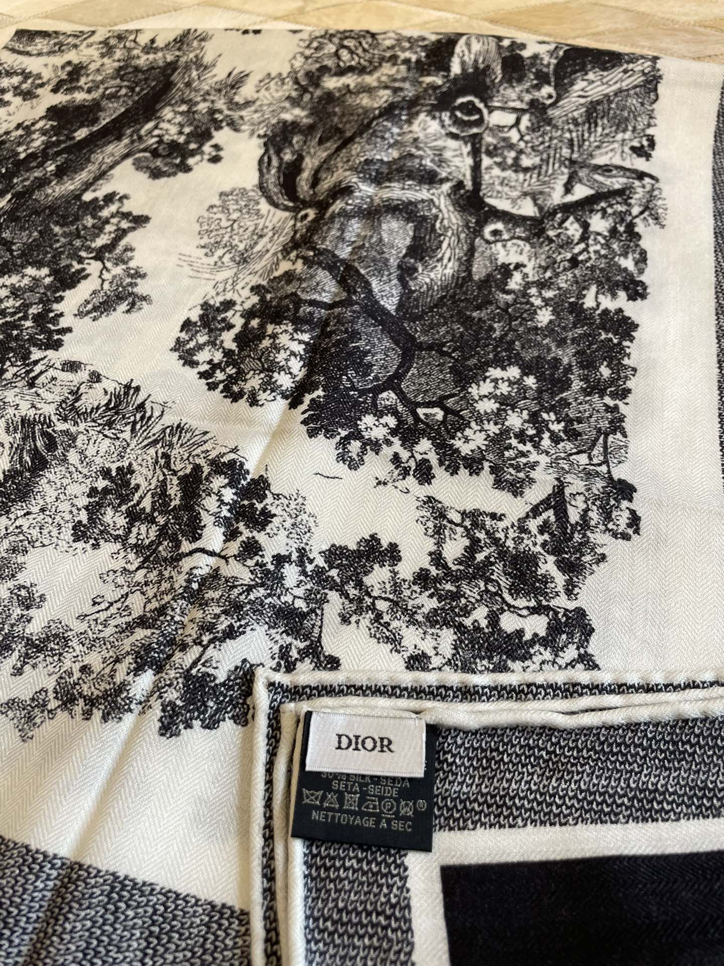 【2026】【DIOR ディオール 】オートクチュール ファッション トランジショナル カラー ロング ビアード スカーフ90*90CM-BRAND OFF