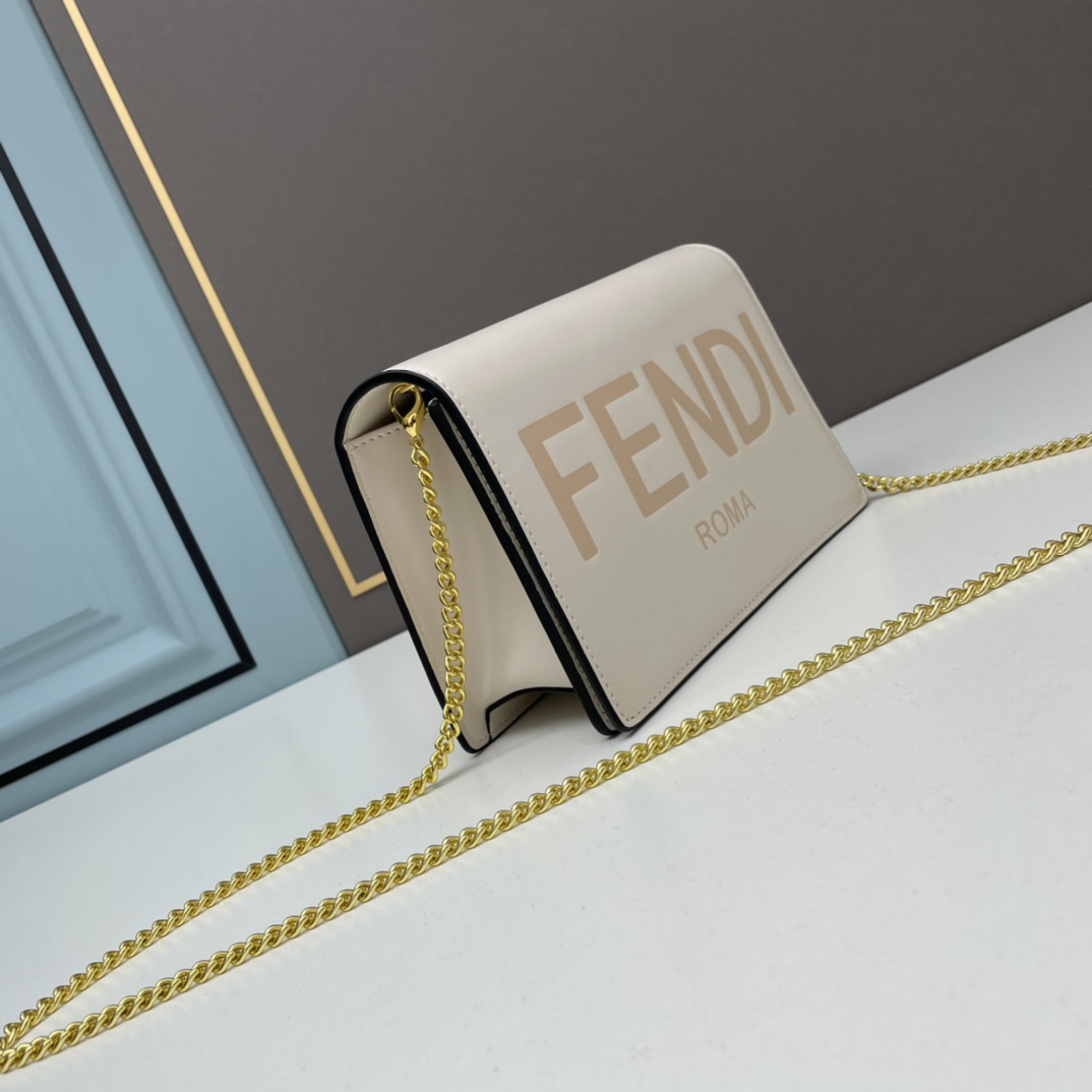 【FENDI 公式 旗艦店】フェンディ ショルダーバッグ 当日出荷 好評に付き再入荷！20*13*6CM-BRAND OFF