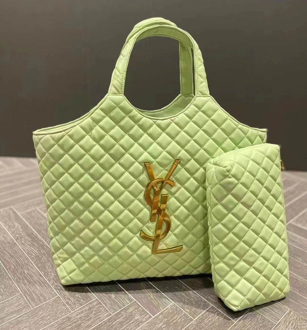 滝沢カレンさん【BLACKPINKROSE同じバッグ】SAINT LAURENTイカール マキシ ショッピングバッグ（ラムスキン／キルティン-BRAND OFF