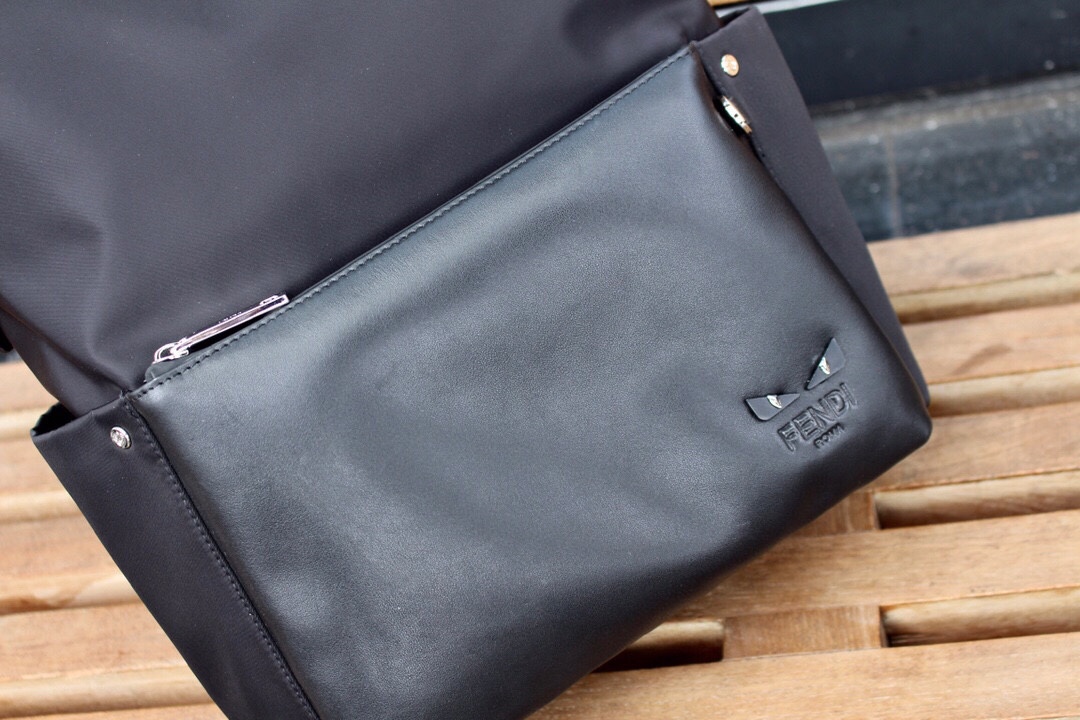 【FENDI 公式 旗艦店】フェンディ リュックサック 当日出荷 好評に付き再入荷！38*35*14CM-BRAND OFF
