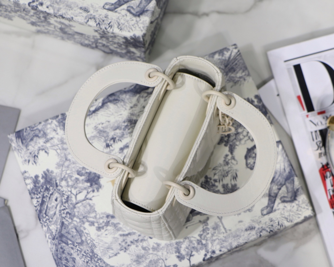 新作☆国内発送【Dior】LADY D-LITE-BRAND OFF