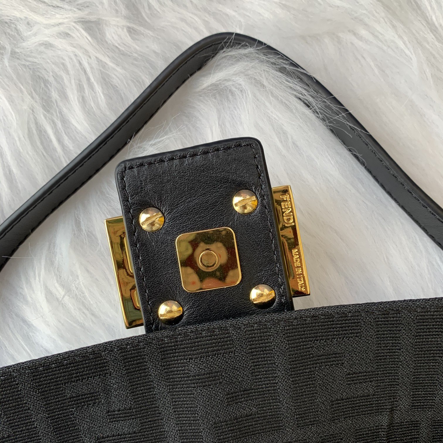 FENDI（フェンディ） メッセンジャーバッグ 25X13X4 CM-BRAND OFF