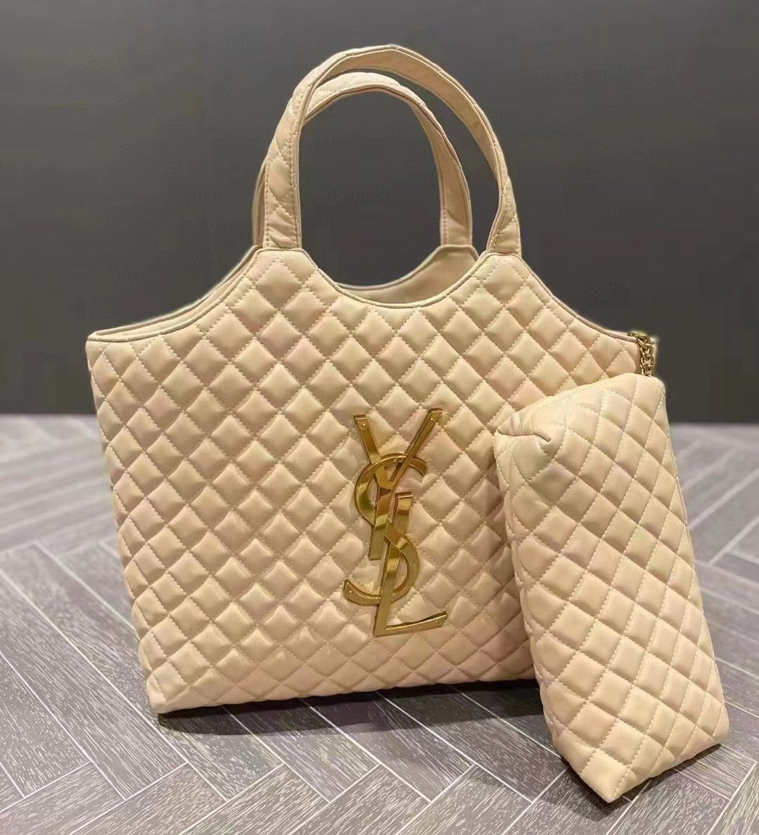 滝沢カレンさん【BLACKPINKROSE同じバッグ】SAINT LAURENTイカール マキシ ショッピングバッグ（ラムスキン／キルティン-BRAND OFF
