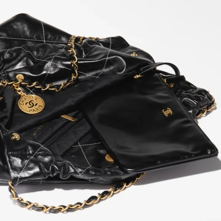【芸能人多数愛用】人気沸騰CHANEL 22スモールトートバッグ-BRAND OFF