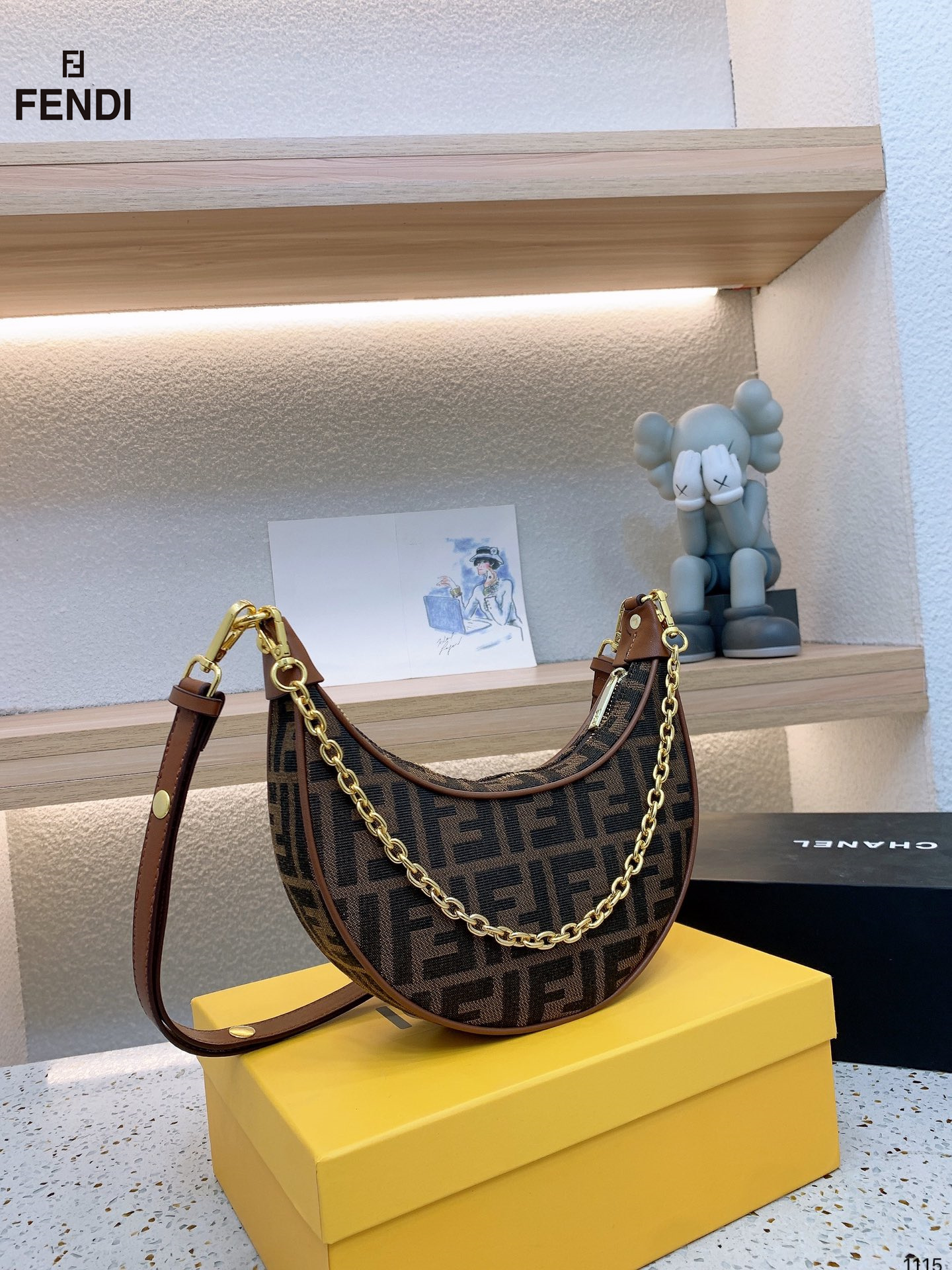 【FENDI 公式 旗艦店】 フェンディ ショルダーバッグ 当日出荷 好評に付き再入荷！21*13CM-BRAND OFF