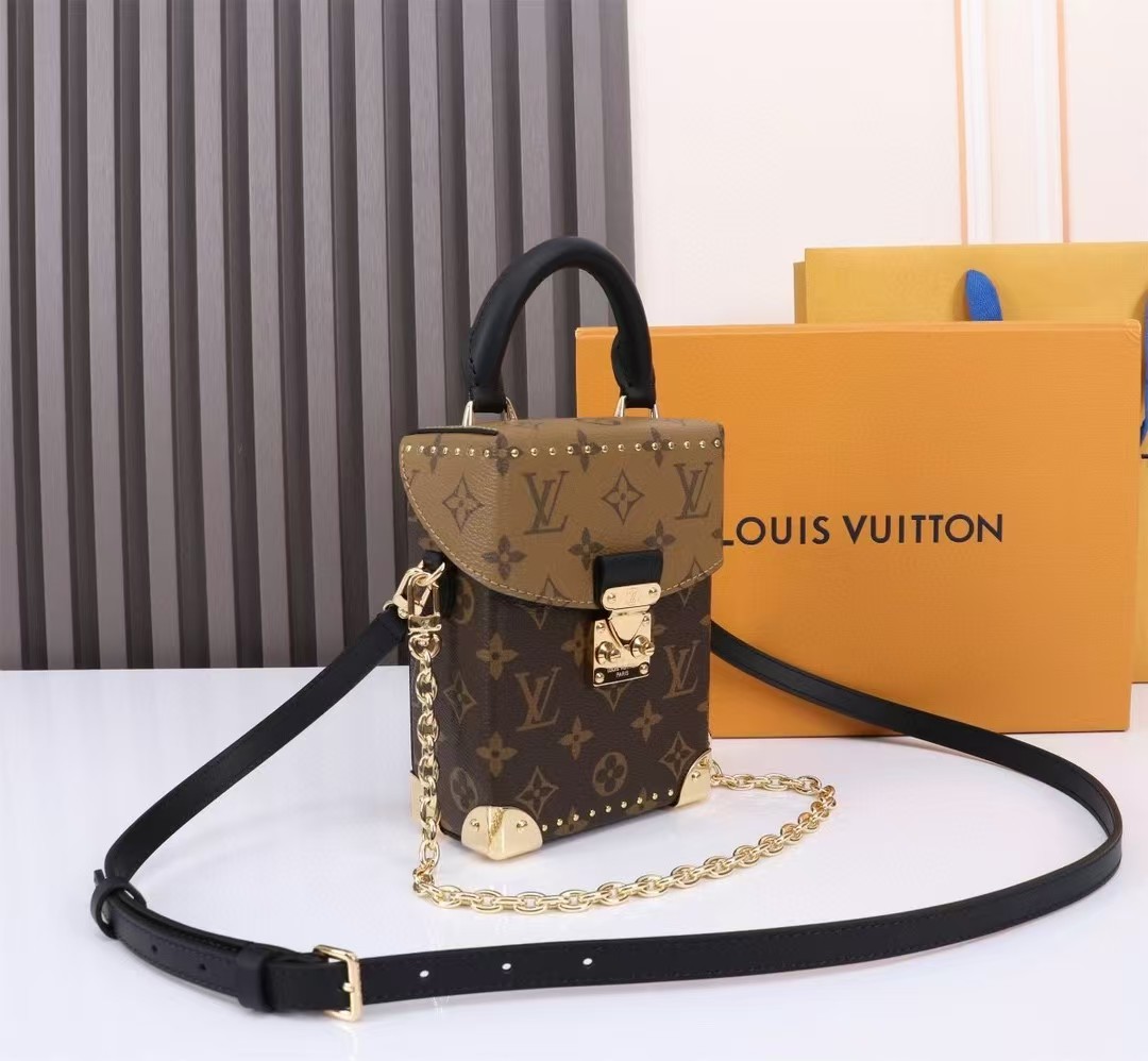 LOUIS VUITTON★CAMERA BOX★携帯電話バッグ M82465-BRAND OFF