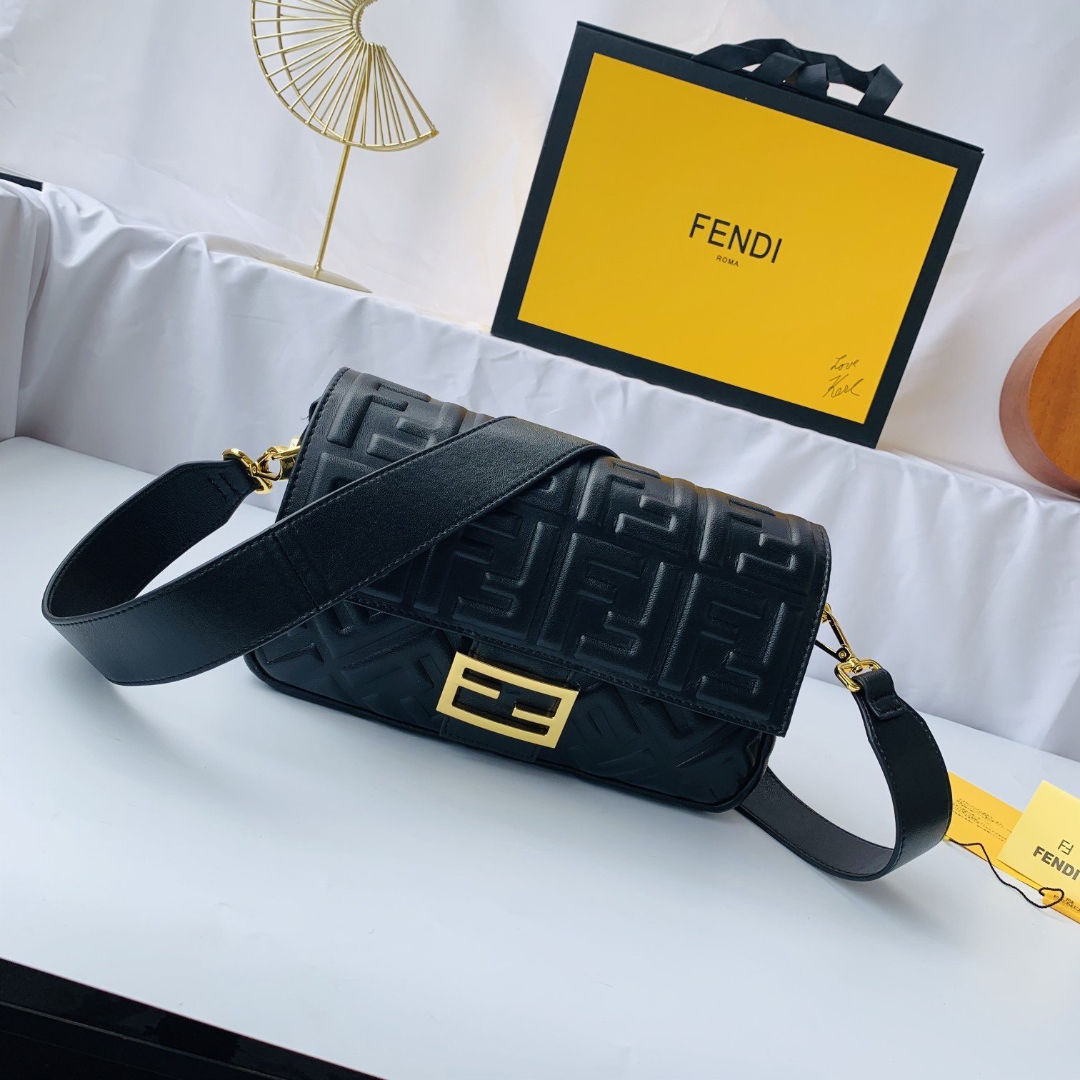 FENDI（フェンディ） メッセンジャーバッグ 26X14X4 CM-BRAND OFF