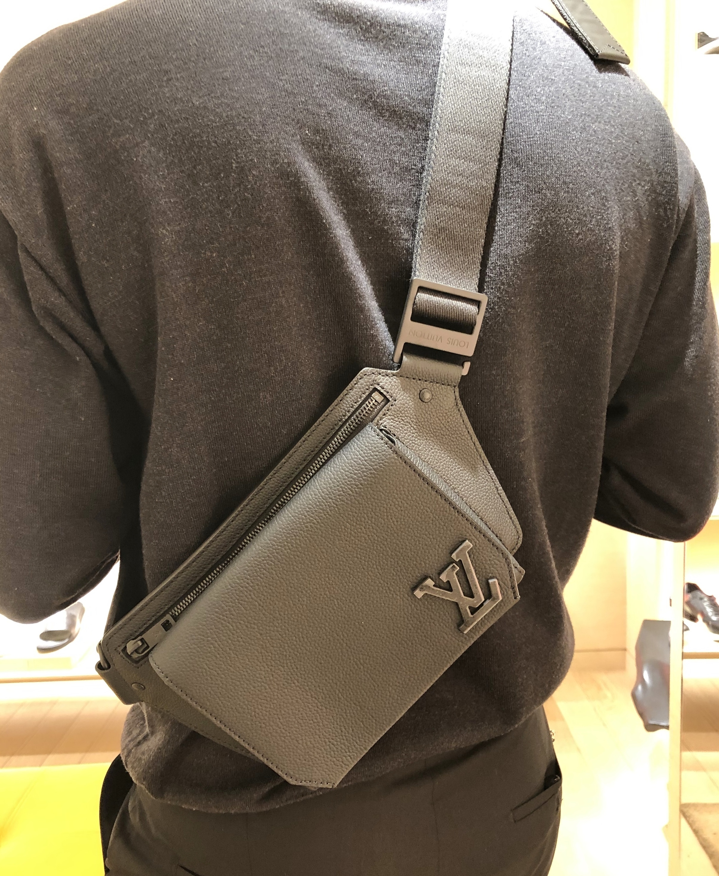 LOUIS VUITTON ルイヴィトン★最新作 バムバッグ NV★M57081-BRAND OFF