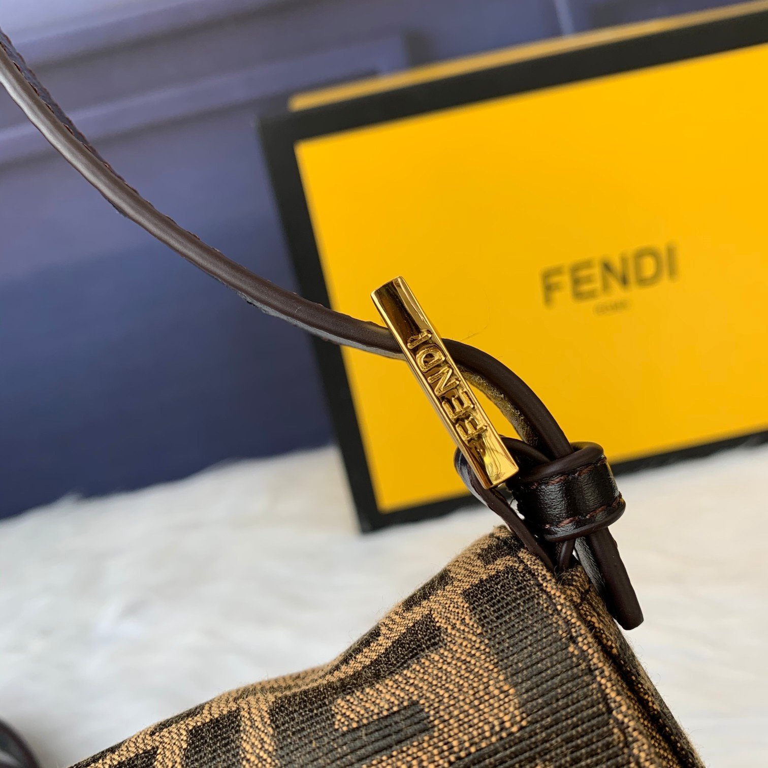 FENDI（フェンディ） メッセンジャーバッグ 25X13X4 CM-BRAND OFF