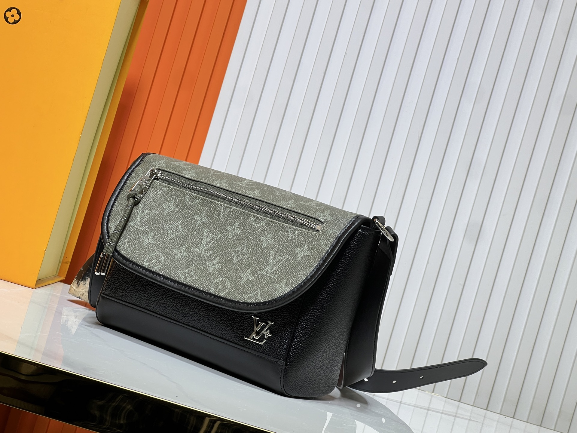 LOUIS VUITTON ルイヴィトン PULSE ショルダーバッグ M12618 M12625-BRAND OFF