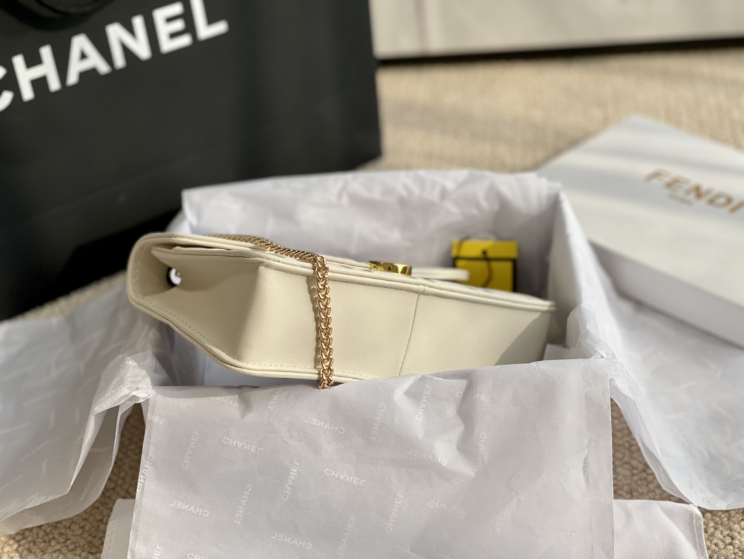 FENDI （フェンディ） メッセンジャーバッグ 20*14CM-BRAND OFF