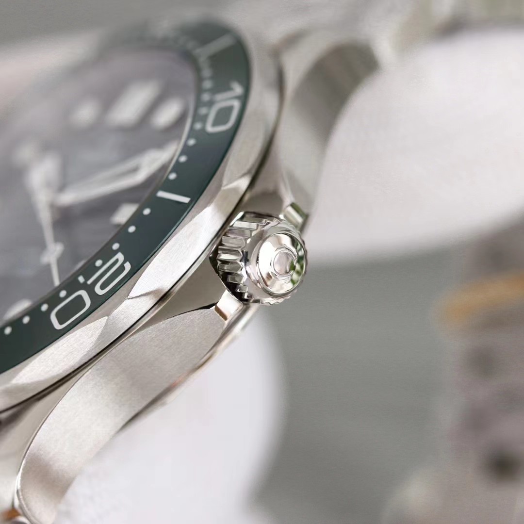 Omega Seamaster Diver 300M Co-Axial Master Chronometer 210.30.42.20.10.001-BRAND OFF