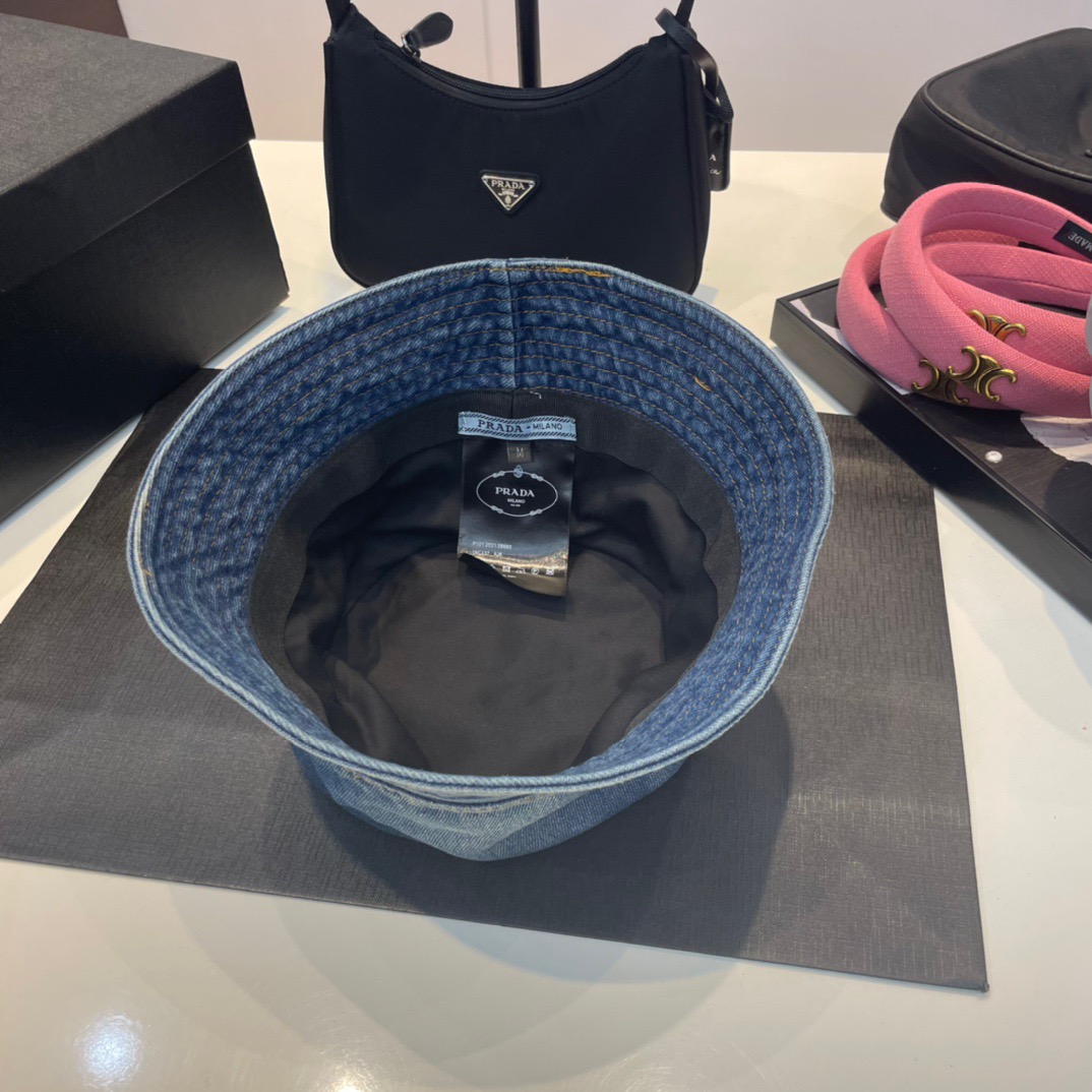 【2026】PRADA 春夏向けのタイダイデニムベースボールキャップとバケットハット-BRAND OFF