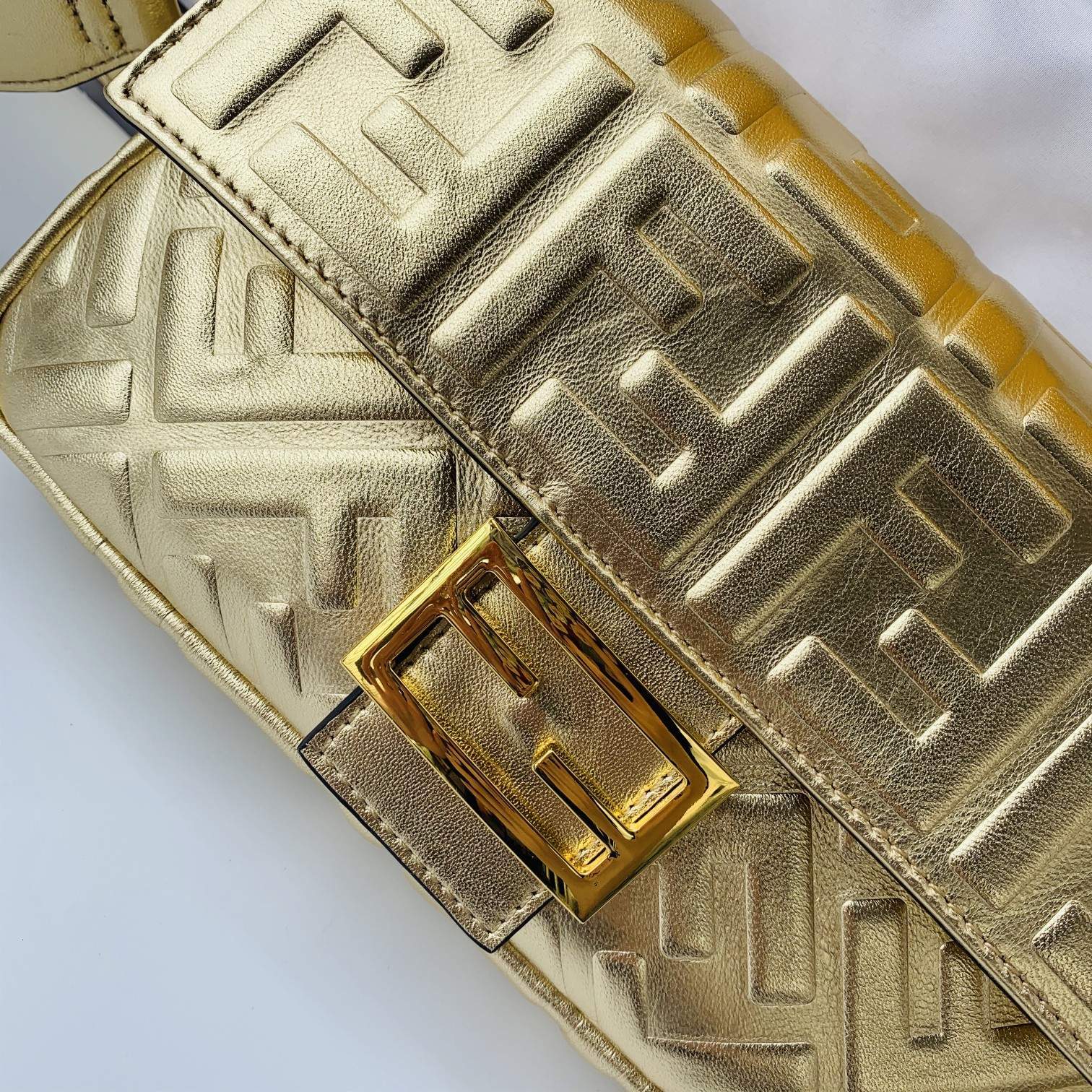 FENDI（フェンディ） メッセンジャーバッグ 26X14X4 CM-BRAND OFF