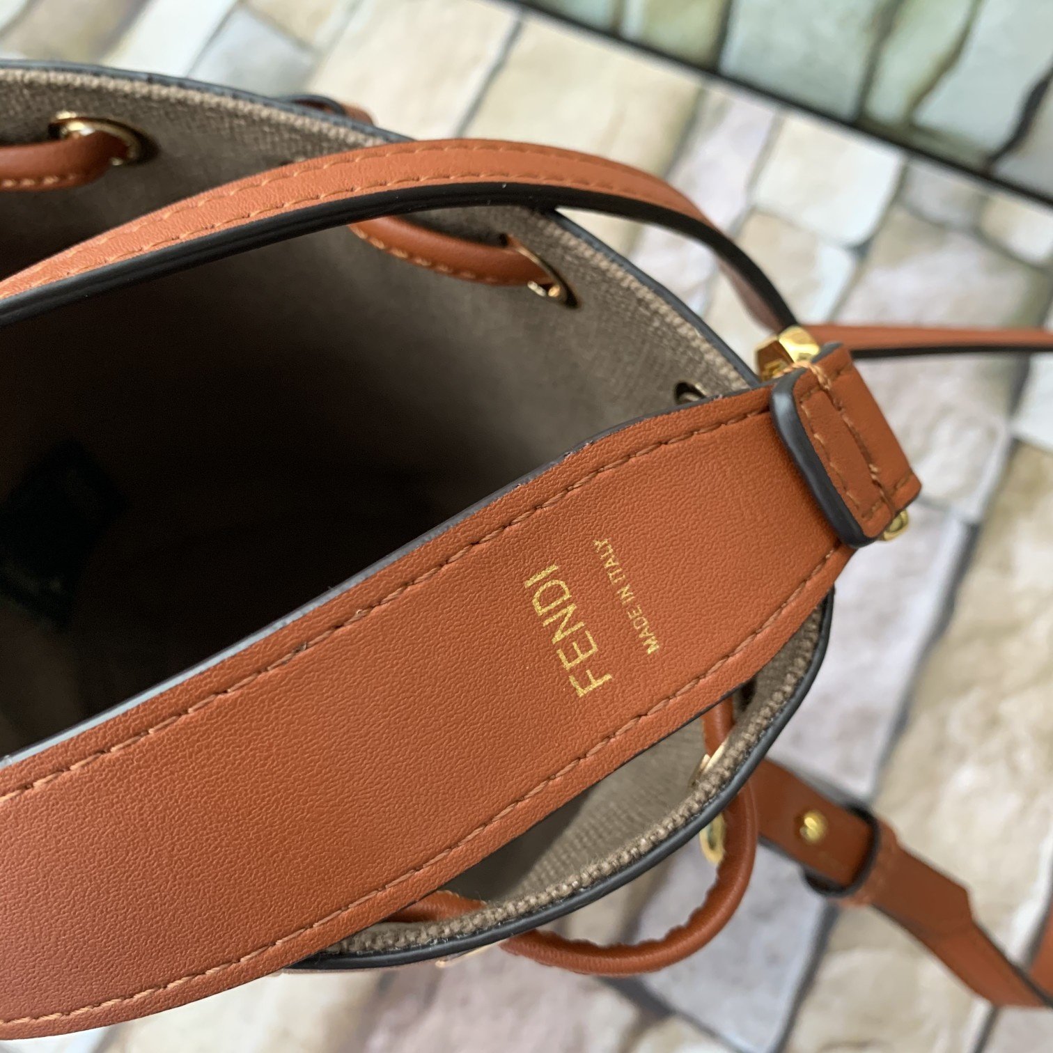 FENDI（フェンディ） メッセンジャーバッグ18X12X10CM-BRAND OFF